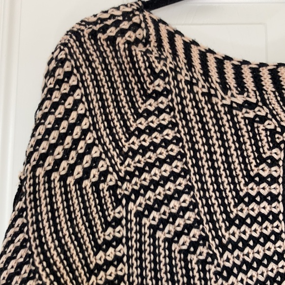 Women’s Top - Picture 2 of 2